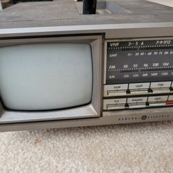 Vintage General Electric Portable 5" VHF/UHF TV FM/AM Radio (no. 7-7150B)  