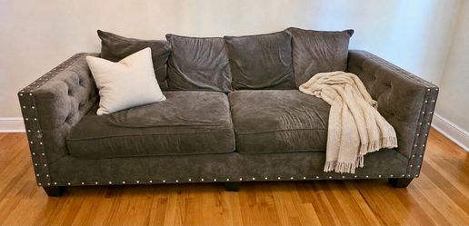 Cindy Crawford Home Gray Tufted Sofa | 96” Wide | Delivery Available | Se Habla Español