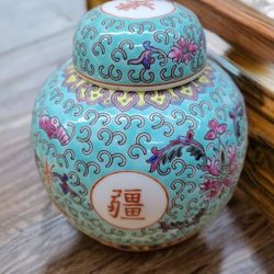 Hand-Painted Stamped Mun Shou Pattern Ginger Jar Chinese Porcelain