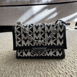 MICHAEL KORS BLACK AND WHITE PURSE!
