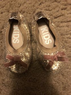 Cute shoes size 7 toddler