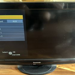 Panasonic LCD TV- TC-L32C12. 32”