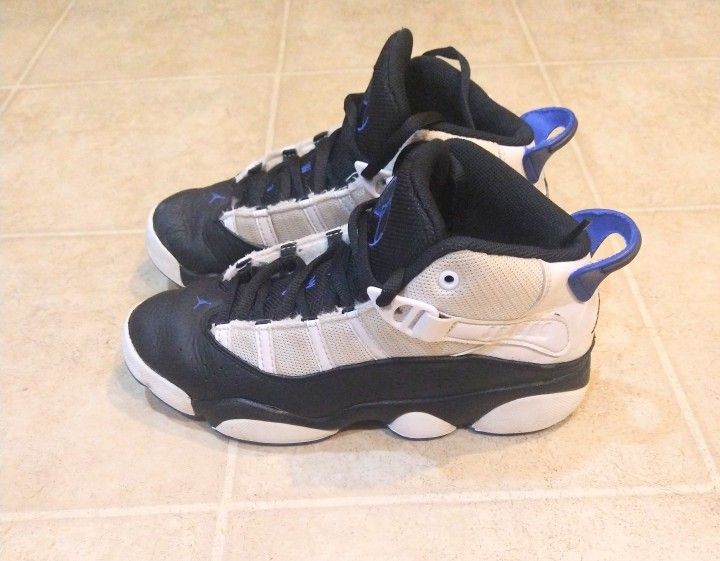 BOY'S YOUTH JORDANS/ SIZE 3Y