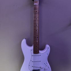 Fender Electric Stratocaster Guitar  / With Case 