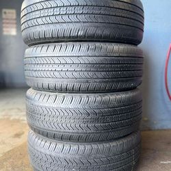 215/55/17. Michelín