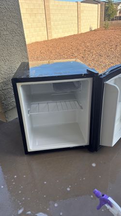Mini fridge