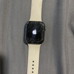 Apple Watch Series 6 Cracked Screen