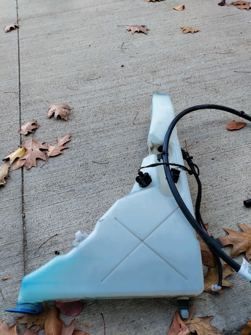 2014 Audi A8 Windshield Washer Fluid Tank