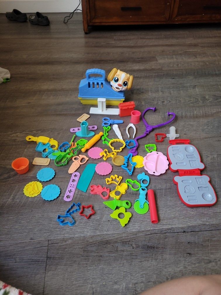 Playdoh Dog Set, Burger Kit And Extra