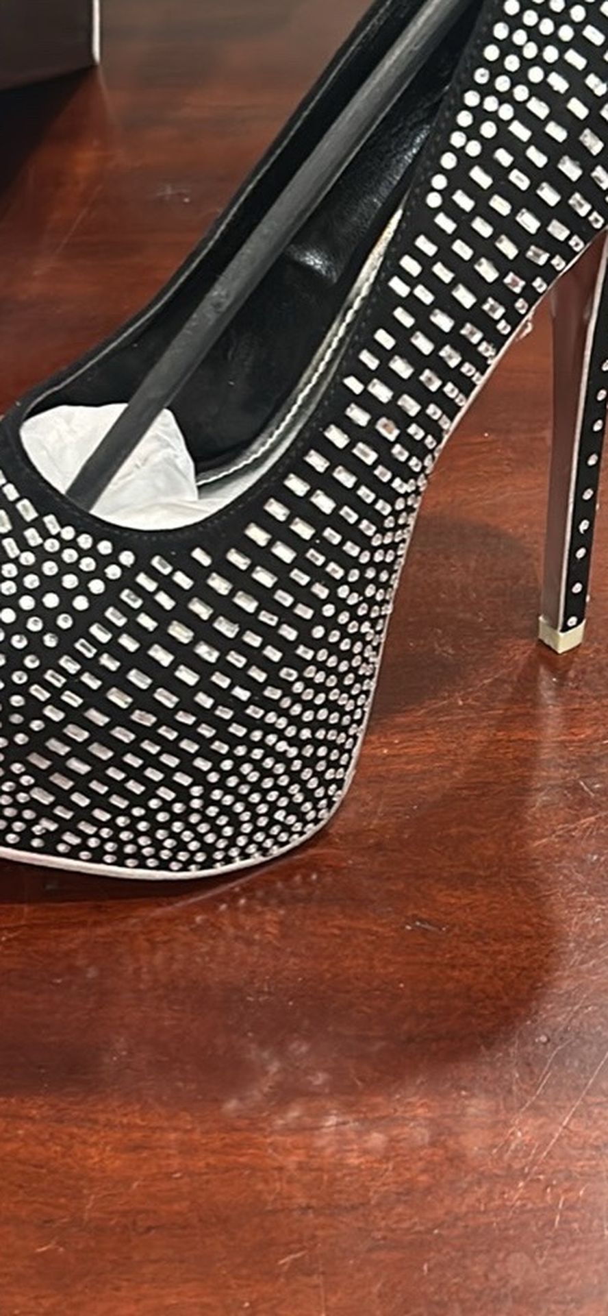 81/2 Beautiful Black Mirrored Heels