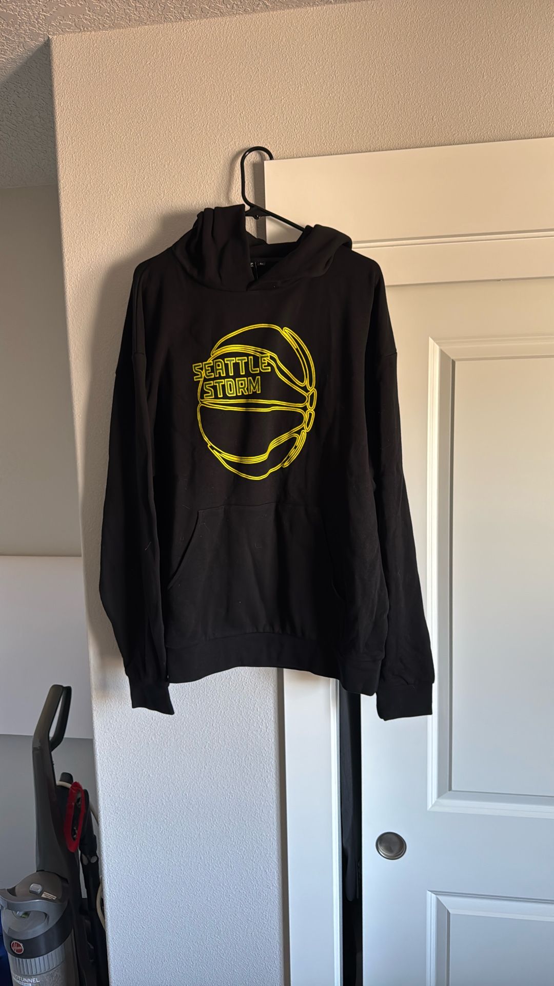 Hoodie, SEATTLE storm WNBA Men’s Large/Wm XL NEW w/tags