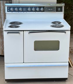 White General Electric freestanding electric range
