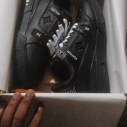 Lv ARCH TRAINER Sneaker 