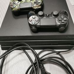 Ps4 PRO With 2 Controllers 