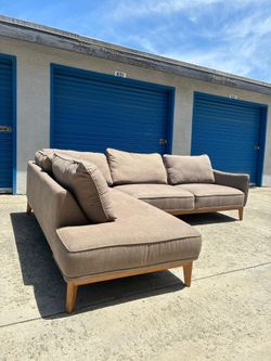 Macy’s Midcentury Modern Sectional Couch 🛻Delivery Available🛻