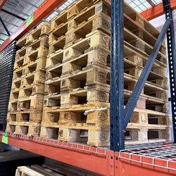 Empty Wood/platic Shipping Pallets 