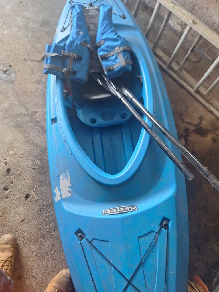 Kayak An Life Jacket