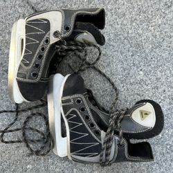 TODDLER SZ 10 Hockey Skates