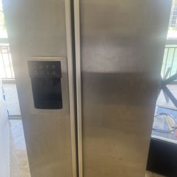 GE profile Refrigerator Side By Side (General Electric)
