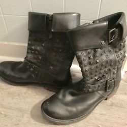 Ugg Leather Short Boots size 8
