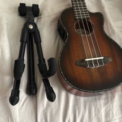 Solid Myrtle Wood Breedlove Ukulele With Stand 