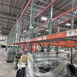 Used Teardrop Pallet Racking Beams Uprights Wire Decks Racks Industrial Warehouse Shelving 