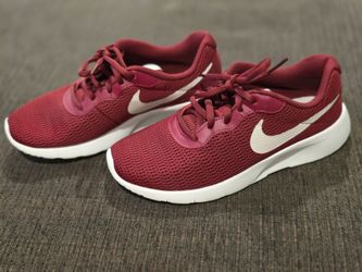 Burgandy NIKE Tanjun 4.5Y