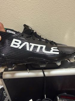 Battle Cleats 8 1/2 men  like new