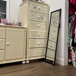 Bellini Tall Dresser – 6 Drawers – Great Condition!