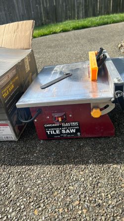 Chicago Electric 7” wet tile saw