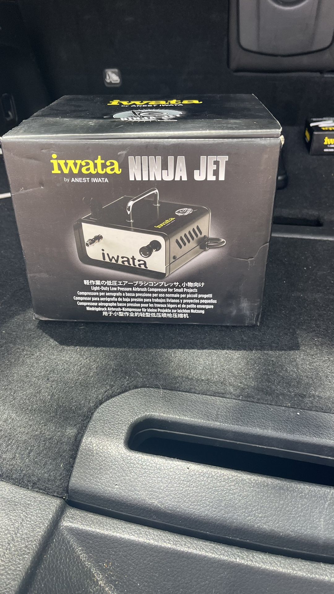 Iwata airbrush Gun & Compressor