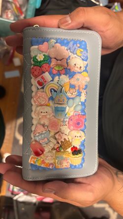 Decoden wristlet