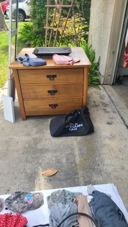 end / side table / drawers final reduced price