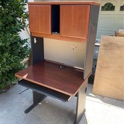 office or student desk , very sturdy professional desk worh hutch built in