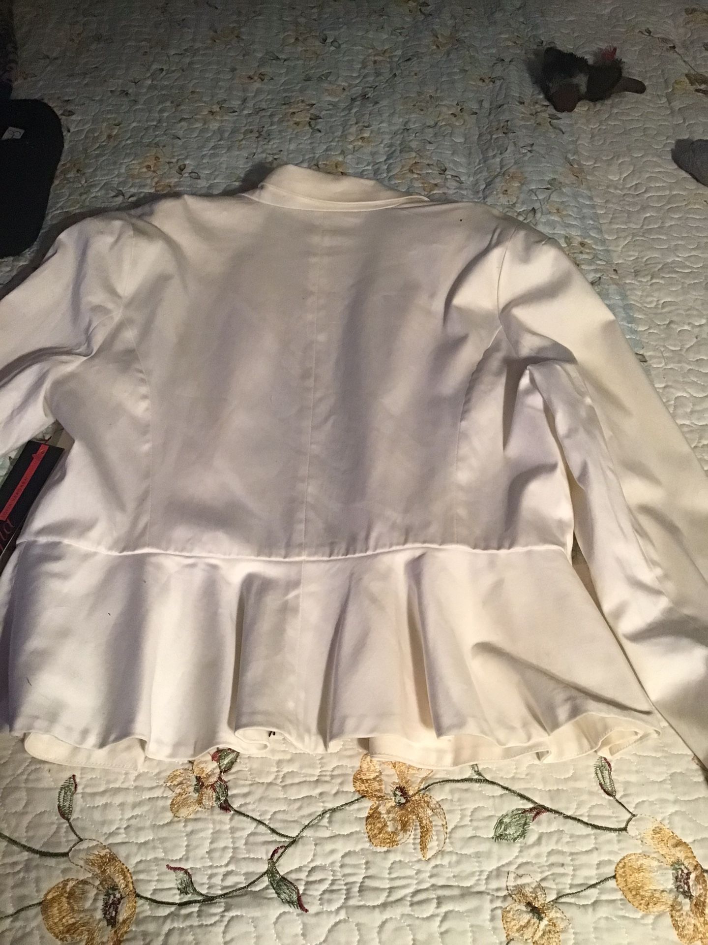 Sofia Vergara White Jacket ….new With Tags…
