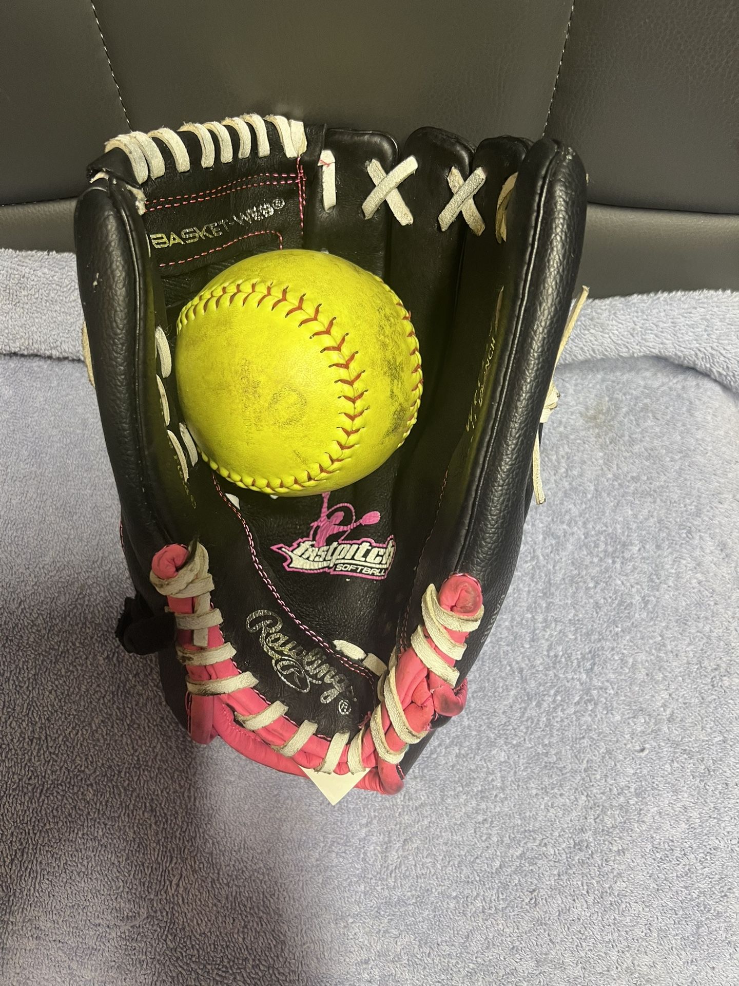 Rawlings Fastpitch softball glove