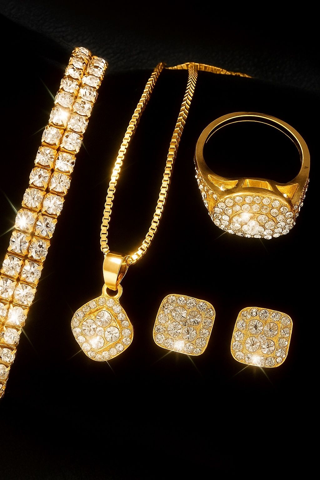 Elegant Gold Jewelry Set with Diamond Accents