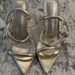 Gold Heels  Size 7.5