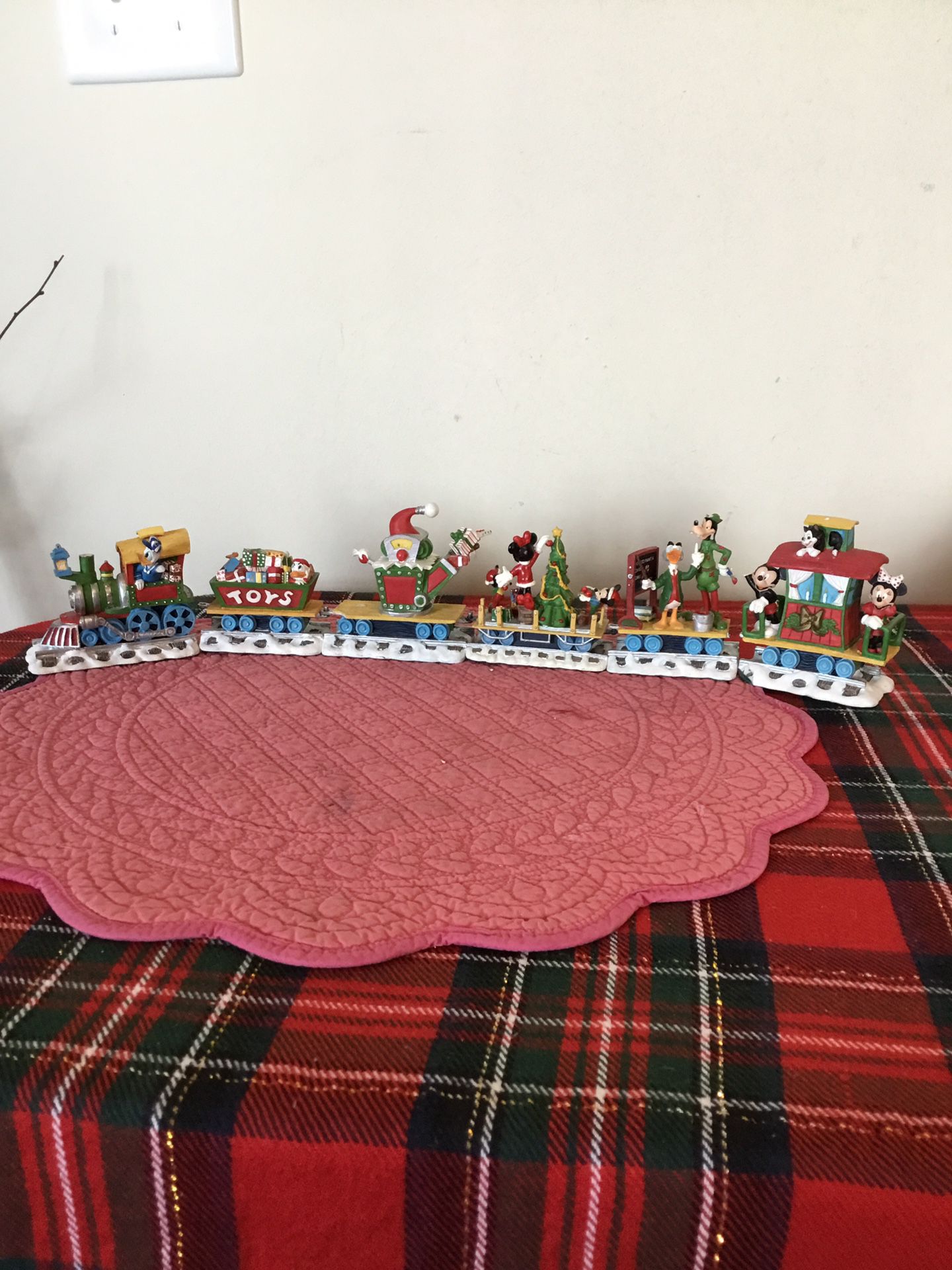Danbury Mint Disney Donald’s Christmas Train Christmas Holiday 6 Pieces Train Set