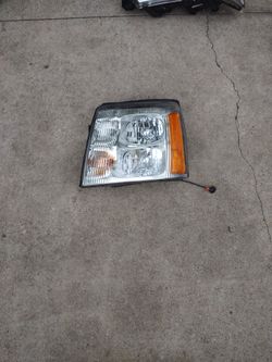 Left Light 2002-2006 Cadillac Escalade