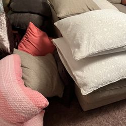 Throw Pillows "LIKE NEW"