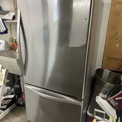 Whirlpool Bottom Freezer Refrigerator