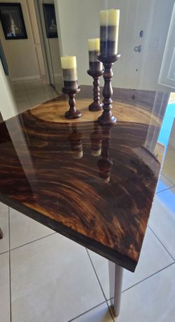Beautiful E-Swirl Table