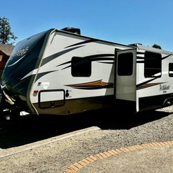 2015 forest river Wildcat Maxx 32ft Bunkhouse With Slide