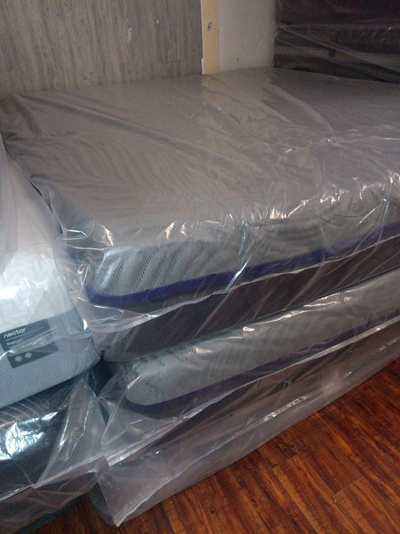 π€π€π€ $249 California King Memory Foam Mattress Available 13" $249 π€π€π€