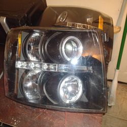 07-13 Chevy 1500 - 07-14 2500 Headlights