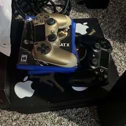 Ps4 and 3 games and 2 controllers