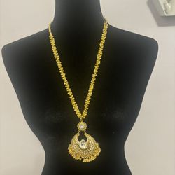Long pendant necklace