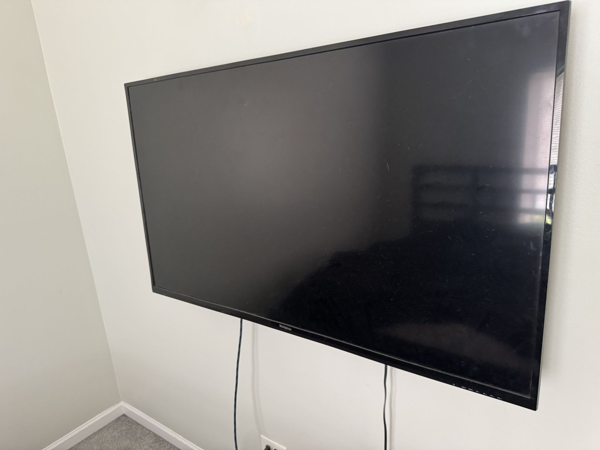 55inch Westinghouse tv with wall mount Kit