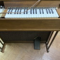 Electric Chord Organ 
